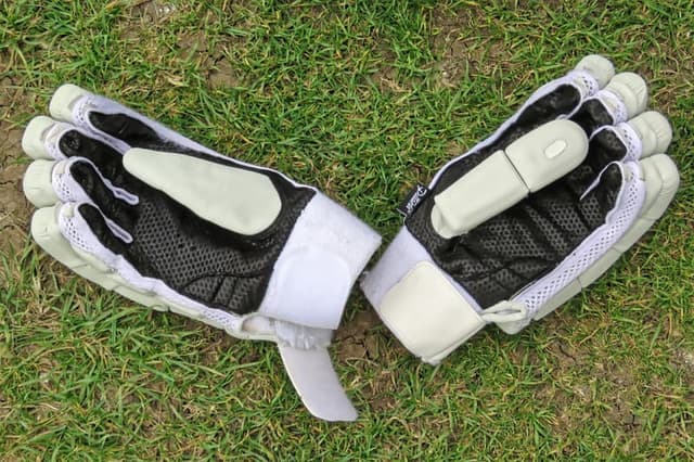 Batting gloves